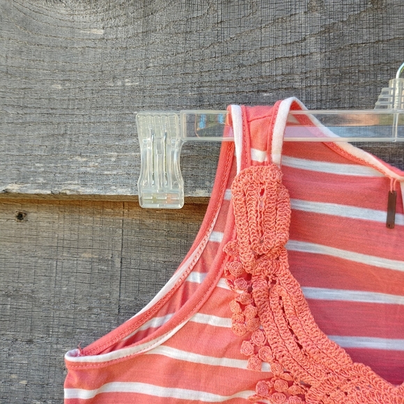 🎯🎯Crop Tank Top Small by Poof - Picture 3 of 11